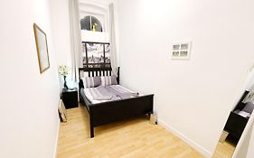 Comfortable Rooms In Lugner City Area He